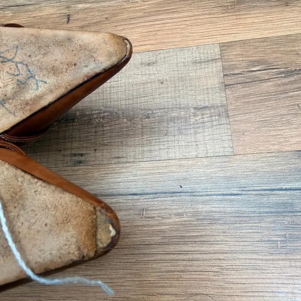 Manolo Blahnik size 6.5 EU36.5 brown leather mules pointed buckle heel